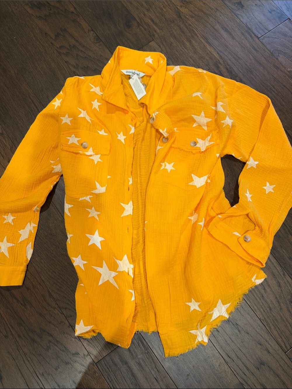 Davi & Dani star gauze button up top with raw hem